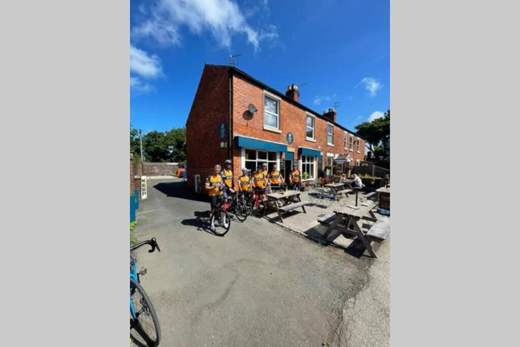 Lovely 2 Bedroomed Flat In The Centre Of Longton Longton  Extérieur photo